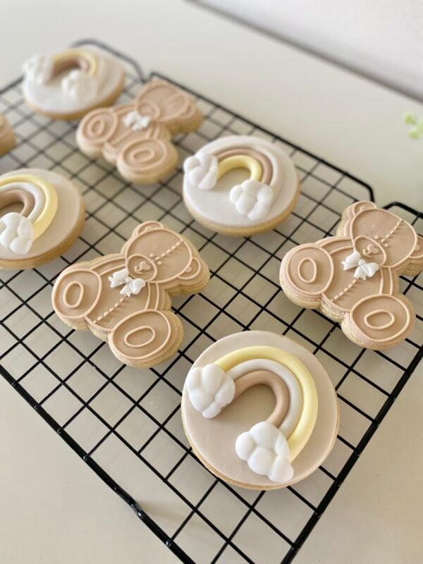 Bespoke baby shower biscuit favours - Image 2