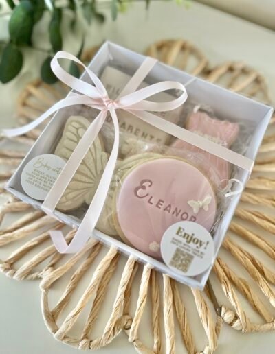 Elegant white and blush cookie favours