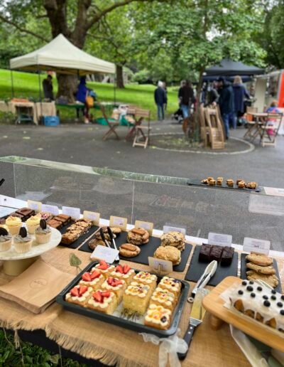 Customers shopping at DM’s pop-up stand